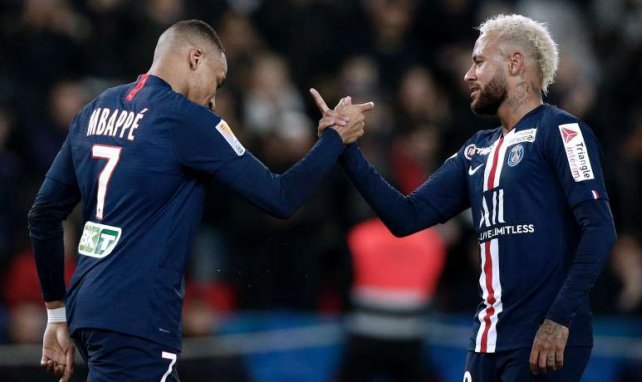 Kylian Mbappé et Neymar lors du match de Coupe de la Ligue contre Saint-Etienne