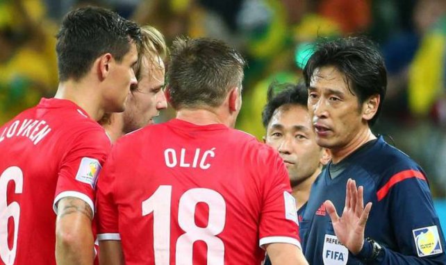 L'arbitre Yuichi Nishimura concentre les critiques