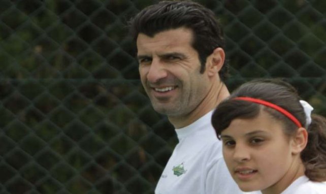 Leila sous le regard protecteur de Luis Figo