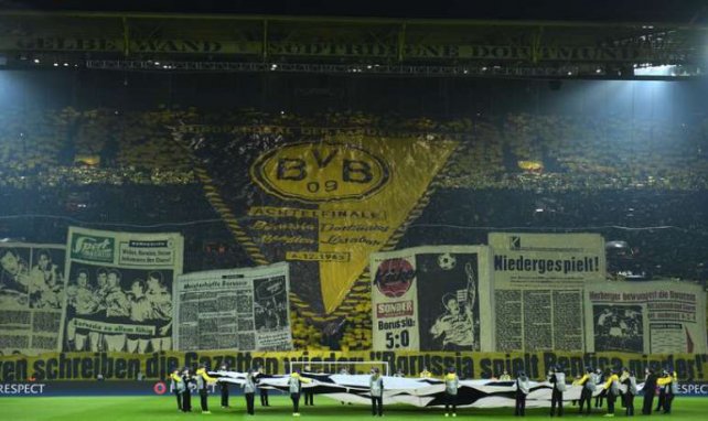 Les tifos du mur jaune du Signal Iduna Park lors de Borussia Dortmund-Benfica en Ligue des Champions
