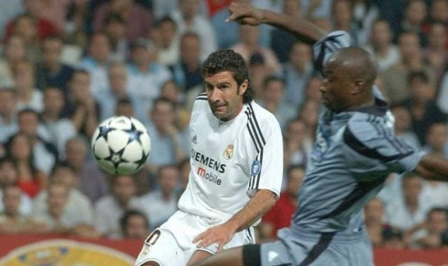 Luis Figo essaie de passer le ballon au-devant d'Abdoulaye Meïte lors d'un Real Madrid-OM en Ligue d