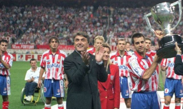 Radomir Antic célèbre le sacre en Copa del Rey face au Barça en 1996