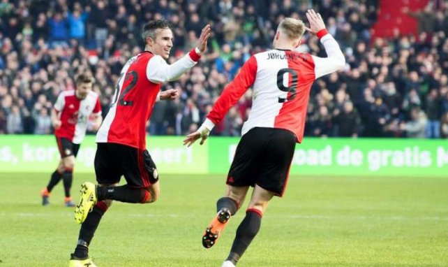 Robin van Persie, qui célèbre ici son but contre Heracles, redonne le sourire à Feyenoord