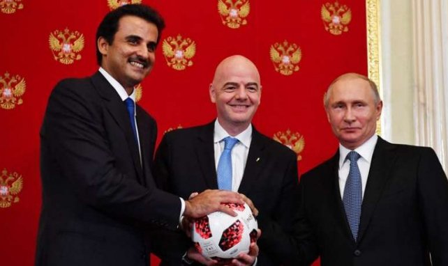 Vladimir Poutine, Gianni Infantino et l'Emir Al-Thani lors de la Coupe du Monde en Russie