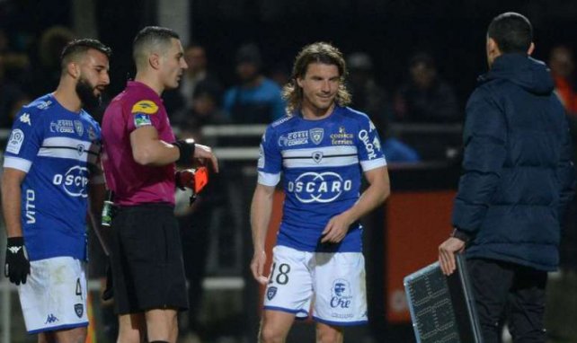 Yannick Cahuzac expulsé lors de la rencontre entre le Sporting Club de Bastia et le SCO d'Angers en 