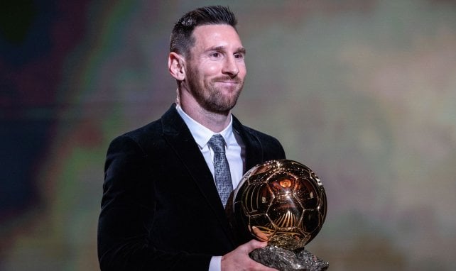Lionel Messi avec le Ballon d'Or 2019