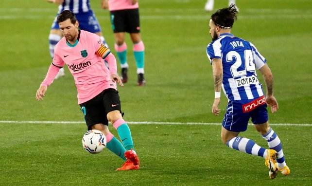 Lionel Messi face à Jota Peleteiro