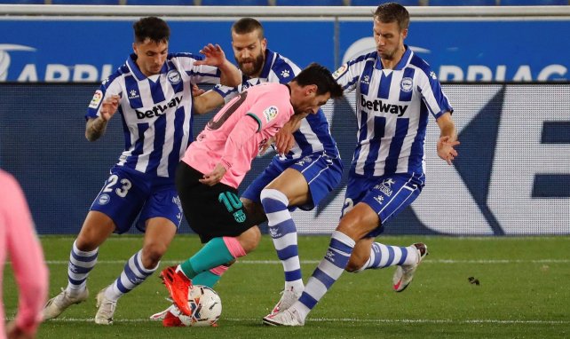 Lionel Messi dans la nasse contre Alaves