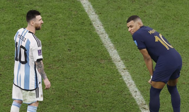 Lionel Messi et Kylian Mbappé lors de la finale du Mondial 2022