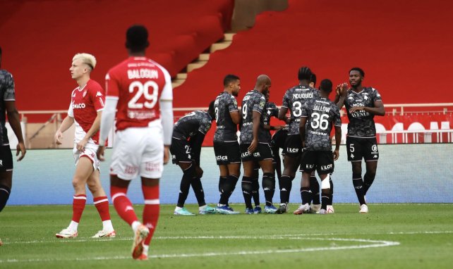 Les joueurs du FC Metz célèbrent le but de Lamine Camara