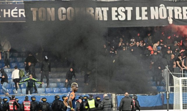 Une tribune de la Mosson en feu pendant Montpellier-Saint-Etienne