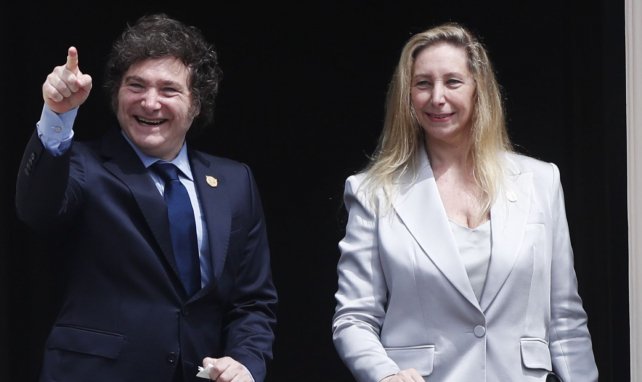 Karina Milei (à droite) avec son frère, le président argentin Javier Milei