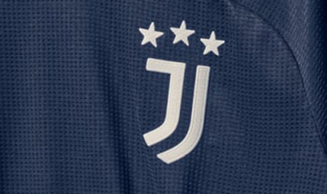 La Juventus présente son nouveau maillot extérieur ! 