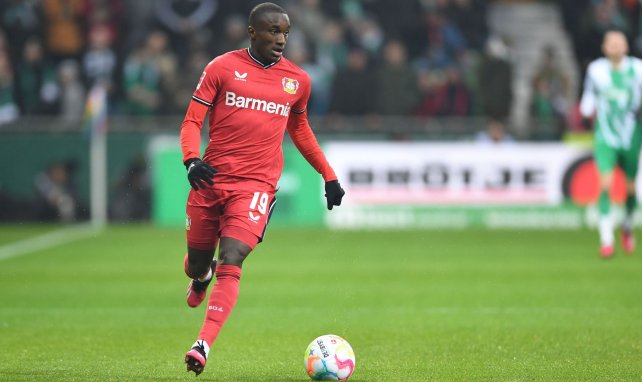 Moussa Diaby avec le maillot du Bayer Leverkusen