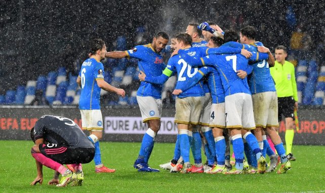 Les joueurs du Napoli celèbrent le but de la victoire face à Leicester