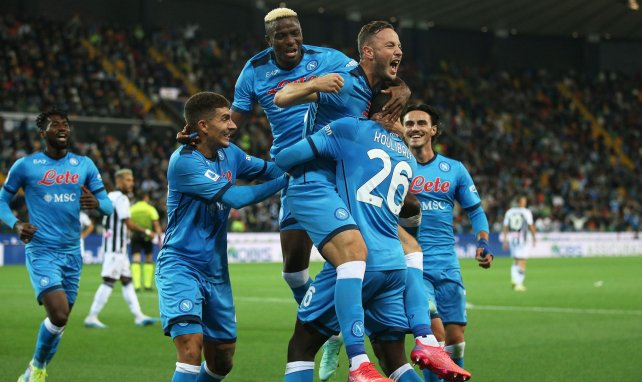 Les joueurs du Napoli célèbrent un but d'Amir Rrahmani contre l'Udinese