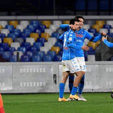 Les Partenopei célébrant un but