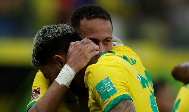 Neymar et Gabigoal fêtent un but du Brésil