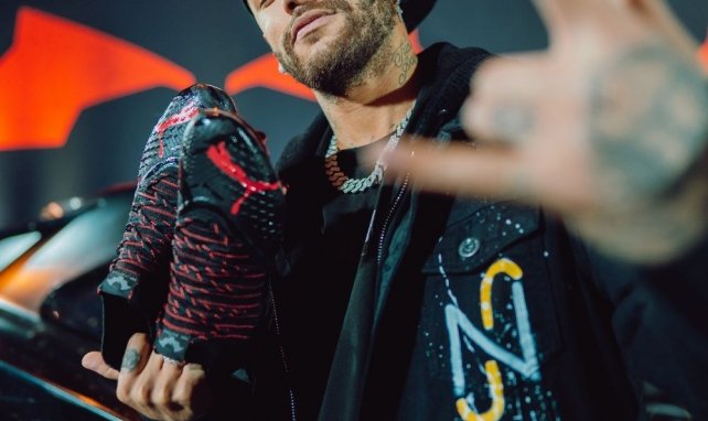 Neymar Jr présente la Future Z Batman