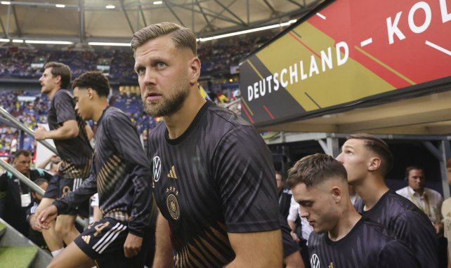 Niclas Füllkrug entre pour l"échauffement avec l'Allemagne