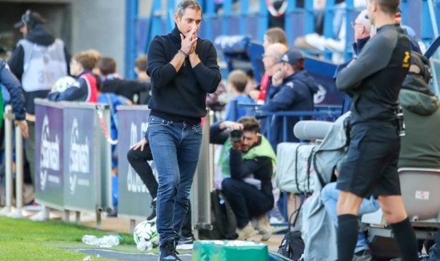 Nicolas Seube sur le banc du SM Caen.