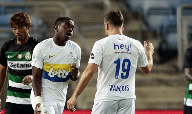 Noah Sadiki (à gauche), avec le maillot de l'Union Saint-Gilloise