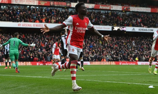Bukayo Saka célèbre son but avec Arsenal