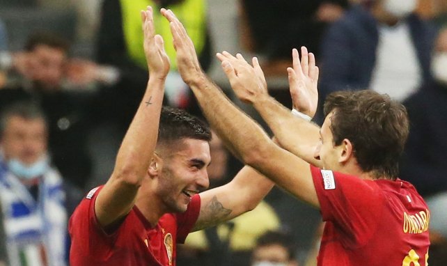 Mikel Oyarzabal en pleine célébration avec Ferran Torres contre l'Italie