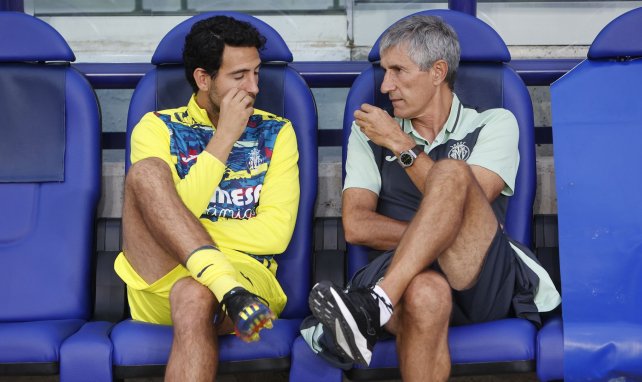 Dani Parejo et Quique Setién discutent avant un match de Villarreal