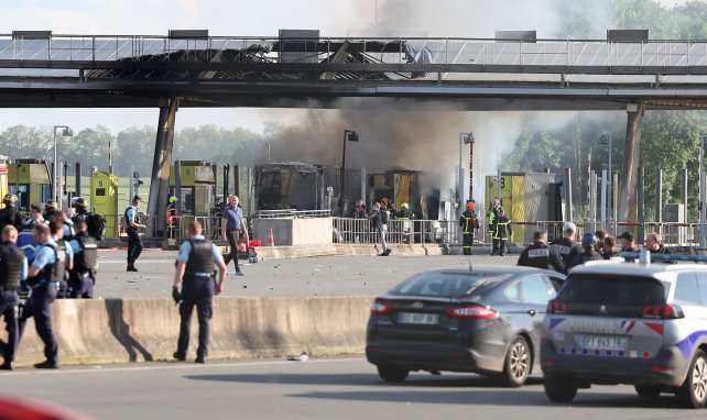 Le péage de de Fresnes-lès-Montauban incendié