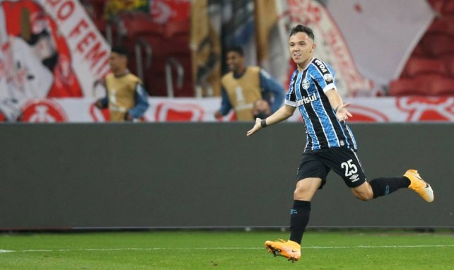 Pepê sous le maillot du Grêmio Porto Alegre