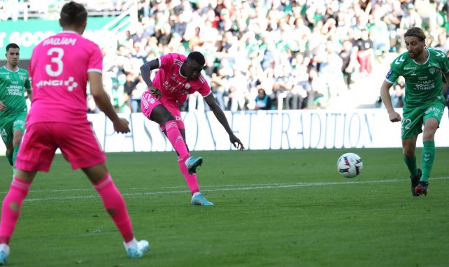 Ligue 2 : le Paris FC enfonce Saint-Etienne