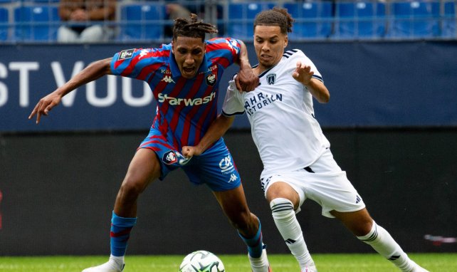 Noe Lebreton (Caen) face à Ilan Kebbal (PFC)