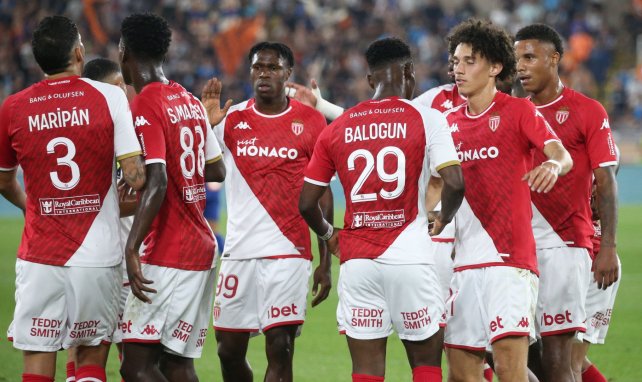 Les joueurs de l'AS Monaco célèbrent le but de Folarin Balogun