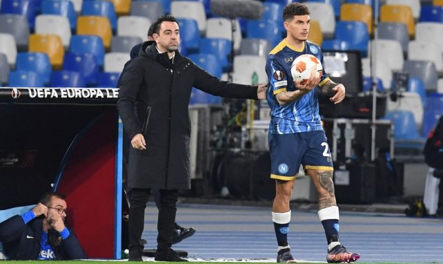 L'entraîneur du FC Barcelone Xavi Hernandez face à Naples