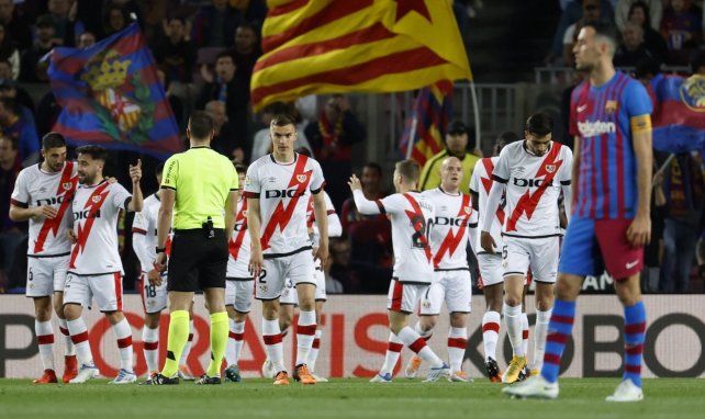 Les joueurs du Rayo Vallecano célèbrent leur victoire face au FC Barcelone 