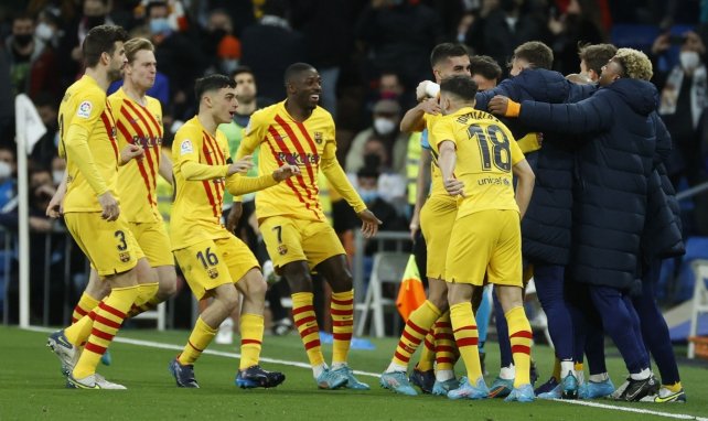 Les joueurs du FC Barcelone célèbrent le but de Ferran Torres