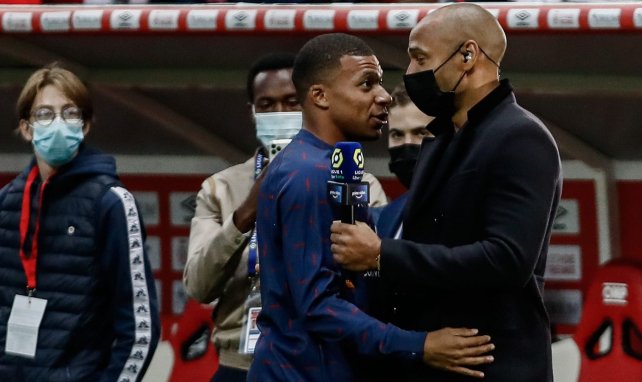 Thierry Henry aux côtés de Kylian Mbappé lors de Reims-PSG