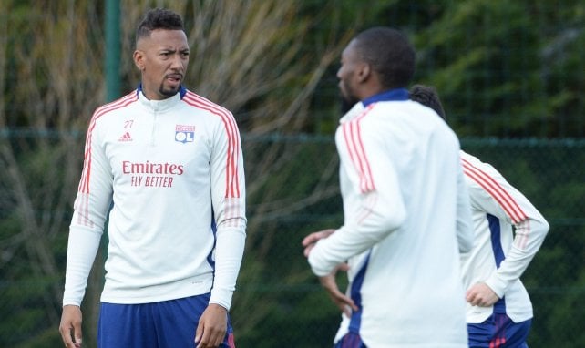 Jérôme Boateng aux côtés de Karl Toko Ekambi à l'entraînement