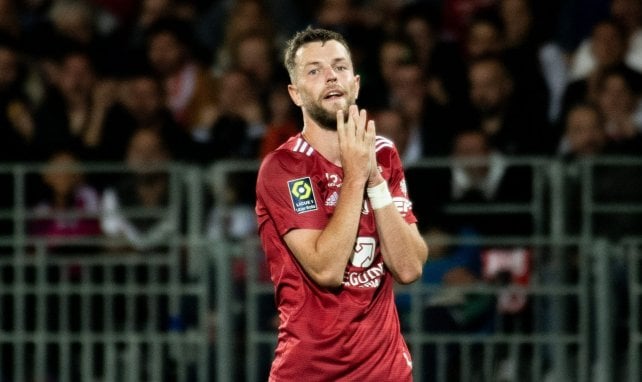 Jérémy Le Douaron sous le maillot du Stade Brestois 