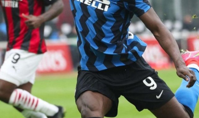 Lukaku avec son maillot de l'Inter Milan sponsorisé par Pirelli