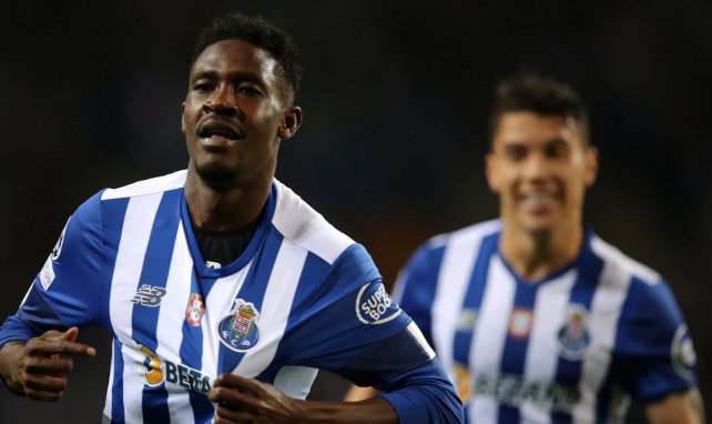 Zaidu Sanusi célèbre un but avec Porto
