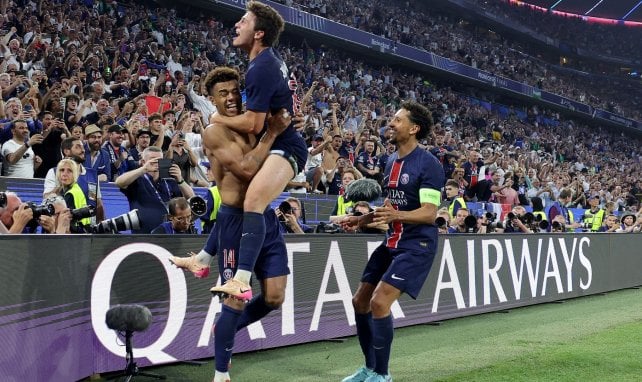 La joie des Parisiens après le but de Désiré Doué.