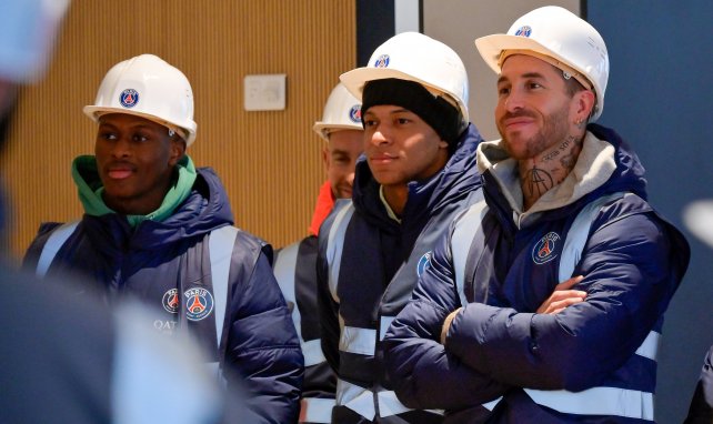 Les joueurs parisiens visitent le futur centre d'entraînement du PSG.