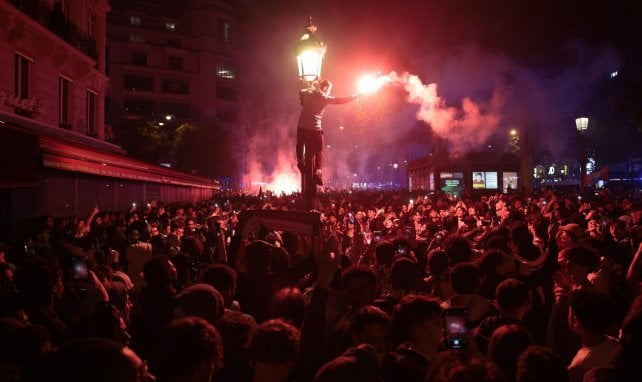 Les supporters du PSG célèbrent la qualification pour la finale de LDC