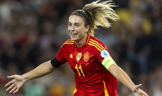Alexia Putellas célèbre un but avec l'Espagne