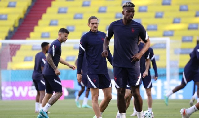 Adrien Rabiot avec Paul Pogba lors d'un entrainement avec les Bleus