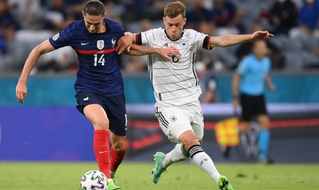 Adrien Rabiot à la lutte avec Joshua Kimmich.