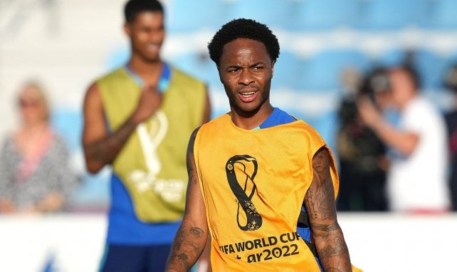 Feyenoord : Robin van Persie vole au secours de Raheem Sterling