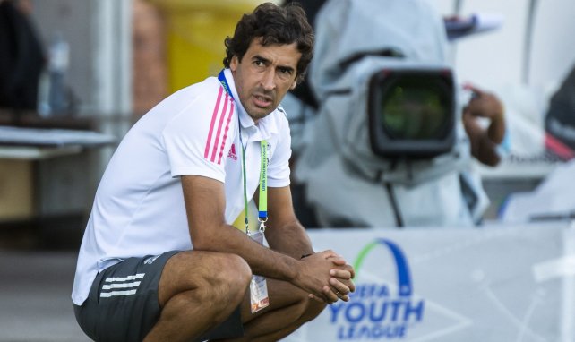Raúl sur le banc de la Castilla en Youth League